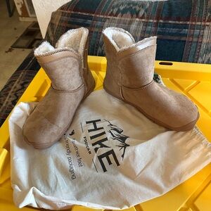 Hike Women's Tan Ankle Boots